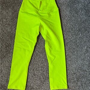 ZYIA Neon Yellow Leggings cropped